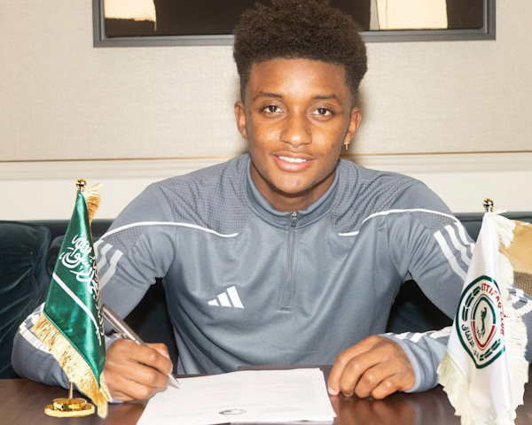 الاتفاق يوقع رسمياً مع لاعب الوسط الجمايكي ديماراي غراي حتى 2027