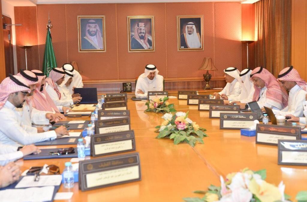 الخريف يرأس اجتماع المجلس المحلي في محافظة القطيف