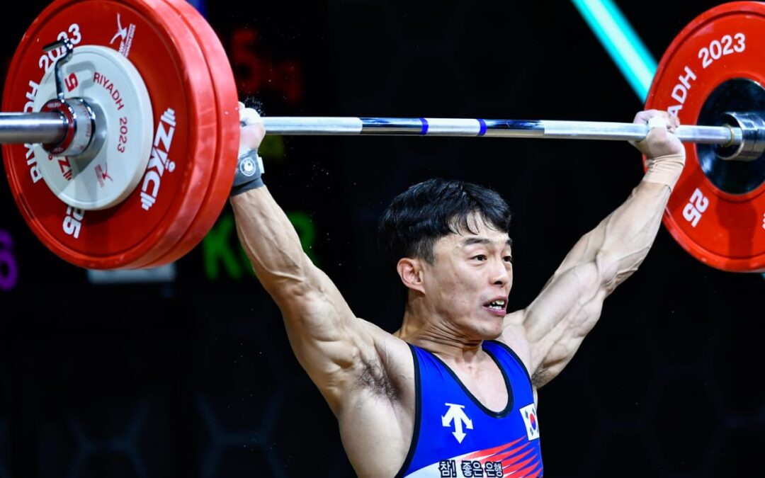 في عالمية الرياض لرفع الأثقال…دول اسيا تتسيد العالم وسيطرة صينية على منافسات الرجال