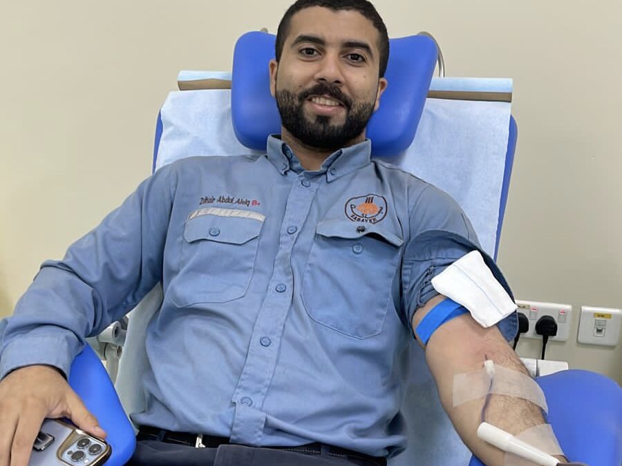 ٤٣  متقدما للوحدة الأسبوعية لتبرع بالدم بمستشفى الأمير محمد بن فهد بالقطيف