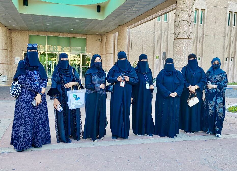 ضمن مبادرة “نطمن عليكم”.. فعاليات المجتمع تزور المرضى بمستشفى  الدمام المركزي