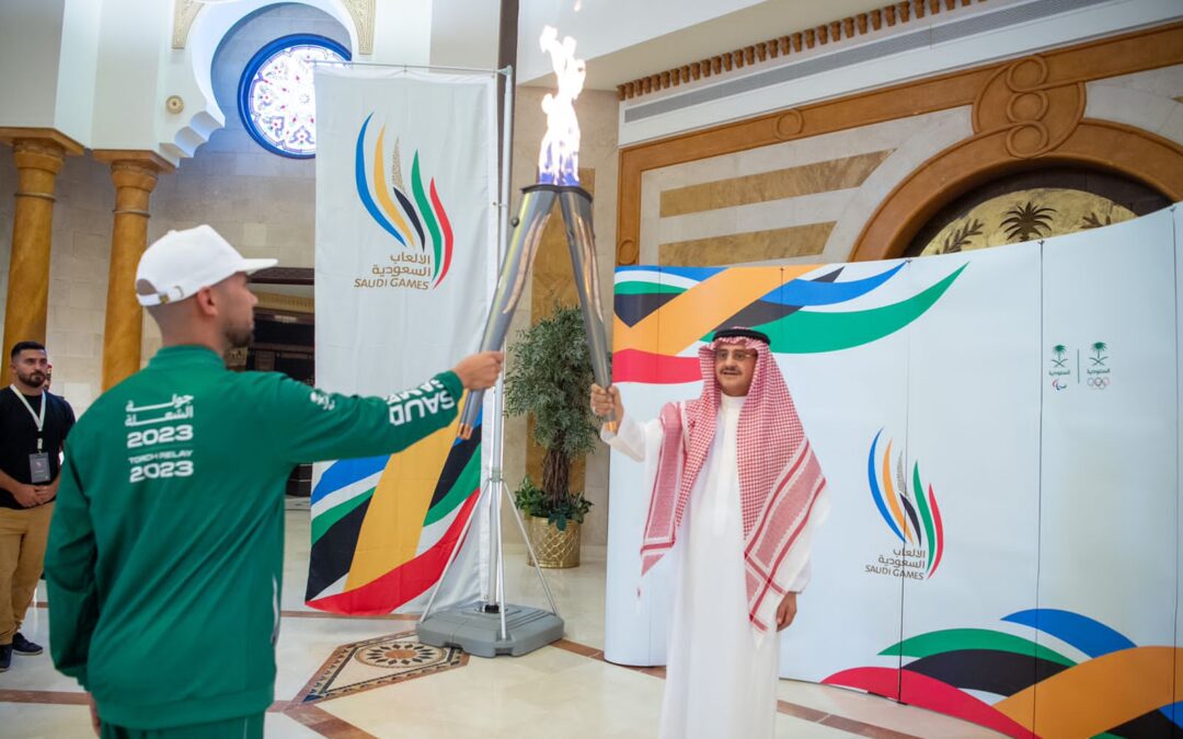 وكيل إمارة منطقة مكة المكرمة تسلم شعلة دورة الألعاب السعودية 2023
