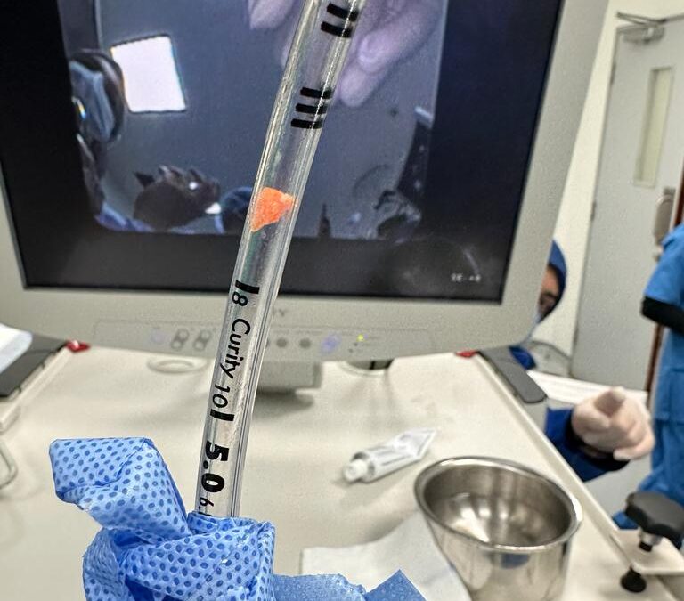 عانا من ضيق في التنفس وكحة شديدة لمدة ٣ أيام.. فريق طبي ب “مركزي” القطيف ينقذ رضيعا ابتلع جسما غريبا