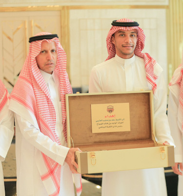 الأستاذ سعد العتيبي يستقبل رئيس واعضاء مجلس إدارة نادي الثقبة السابق ورئيس واعضاء مجلس الإدارة الجديد