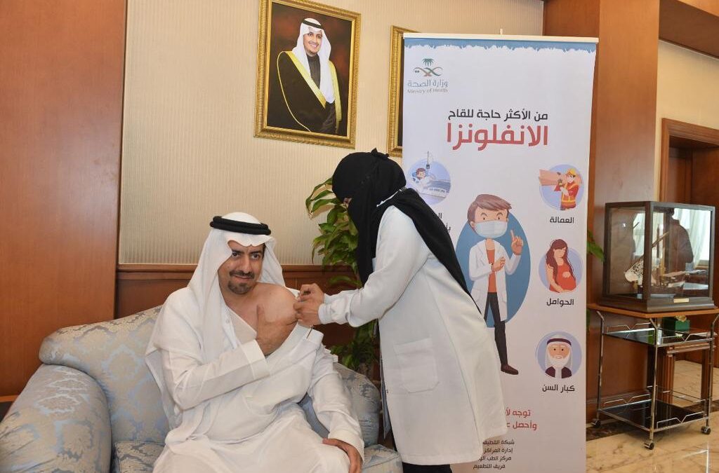 محافظ القطيف يطلق حملة التطعيم ضد الإنفلونزا الموسمية بالمحافظة