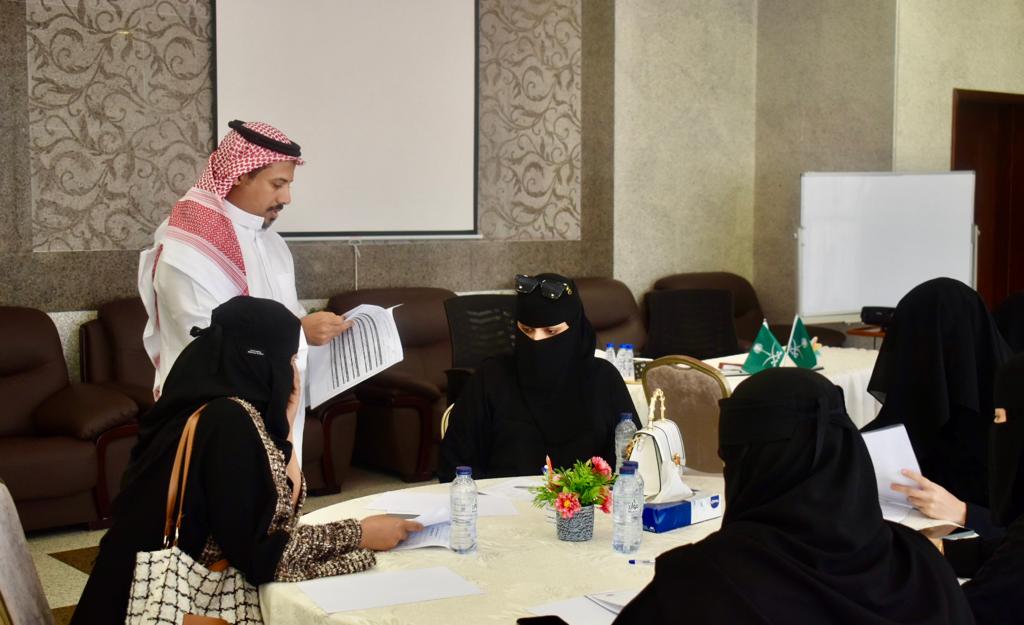 ملتقى تمكين ضمان الدمام.. توقيع عقود توظيف 12 باحثه عن عمل في مجال المحاسبة