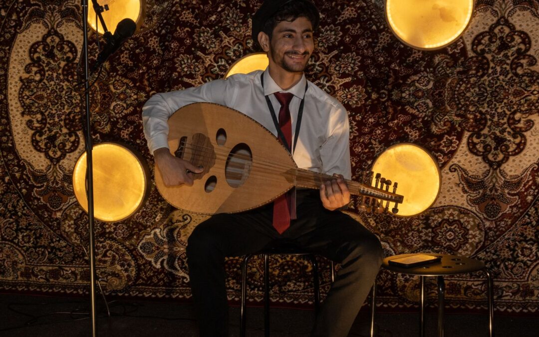 الهمل : تباين وجدت لتعزيز البيئة الثقافية  .. نجم الدانة فابيو يتذوق الفنون