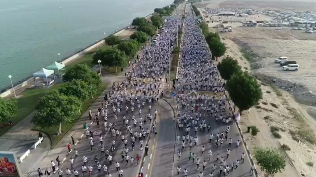 اقبال كبير للمتسابقين والمتسابقات للتسجيل في سباق الجري الدولي بالخبر