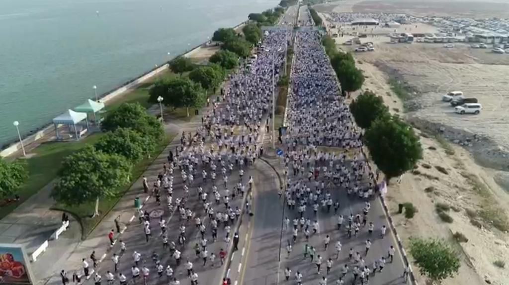 اقبال كبير للمتسابقين والمتسابقات للتسجيل في سباق الجري الدولي بالخبر