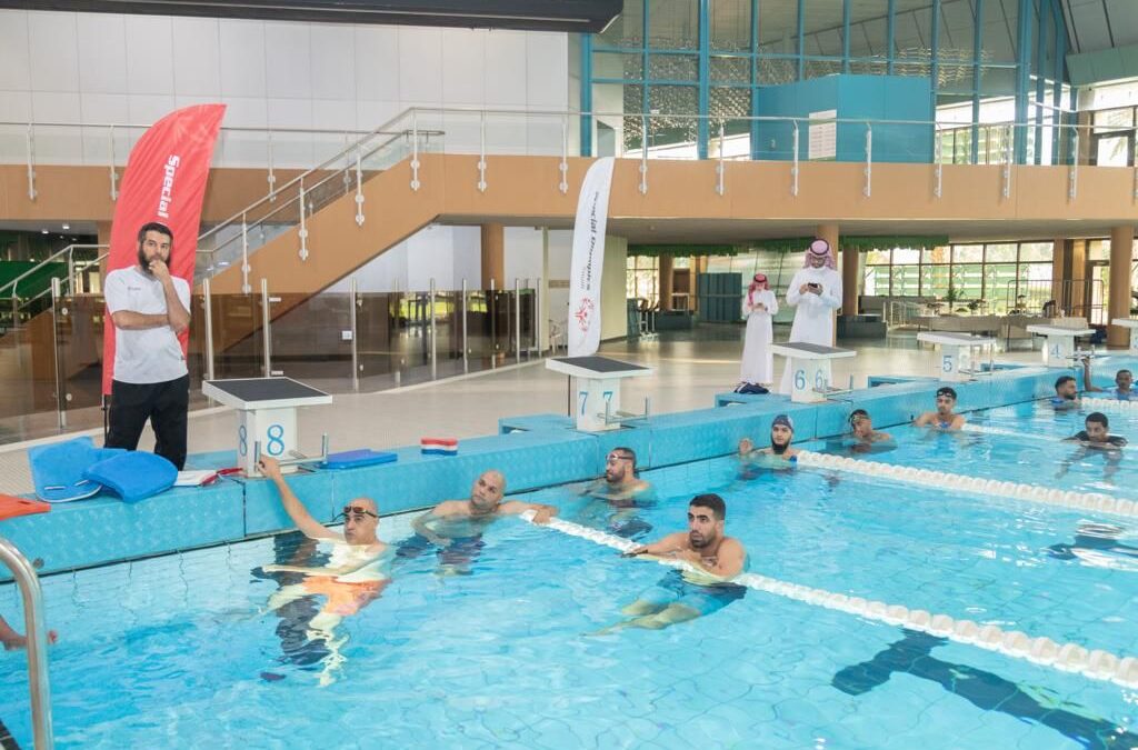 تألق سعودي في الجانب العملي للدورة الإقليمية لكبيري مدربي السباحة  للأولمبياد الخاص بجدة