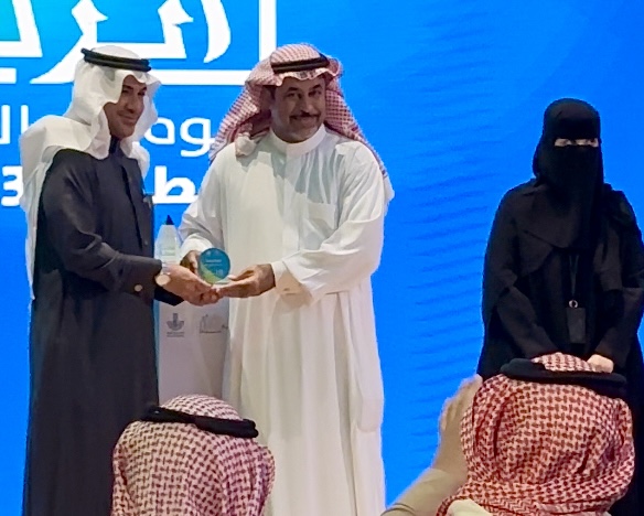 أمانة المنطقة الشرقية تكرم رئيس تحرير صحيفة فرسان الرياضة ومديرة العلاقات العامة