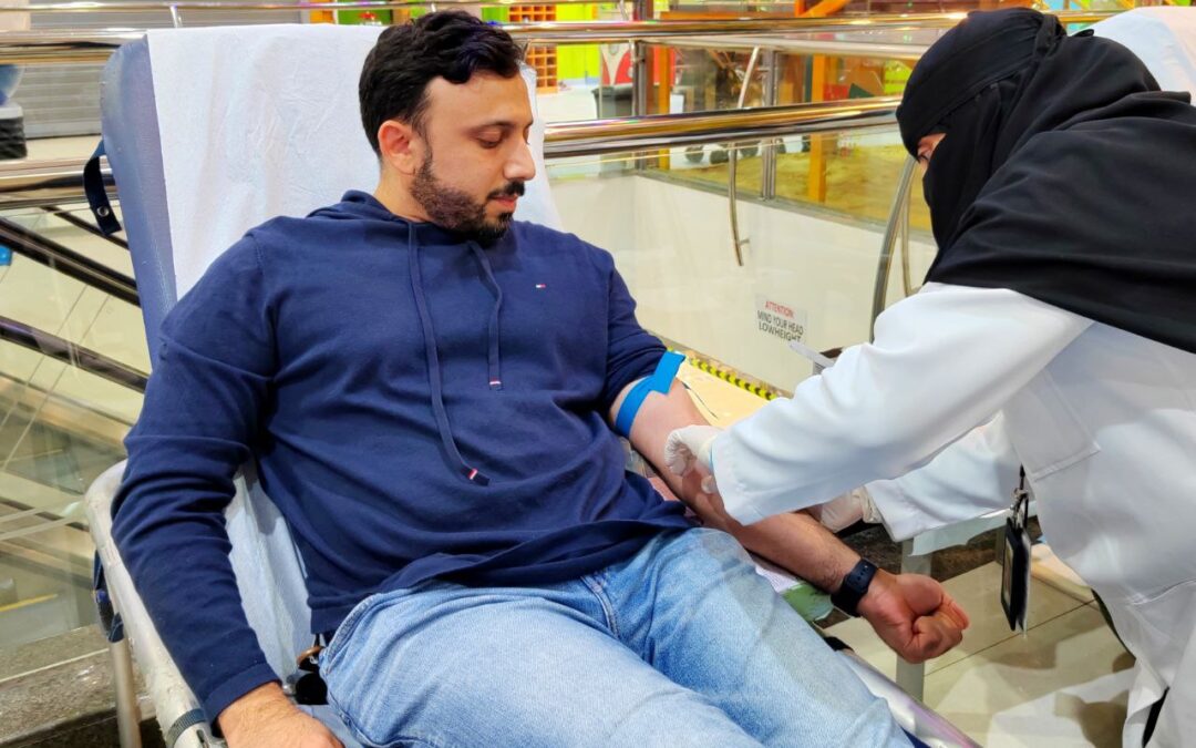 أبناء القطيف يلبون نداء بنك الدم  ويتبرعون بـ 118 وحدة لمركزي القطيف