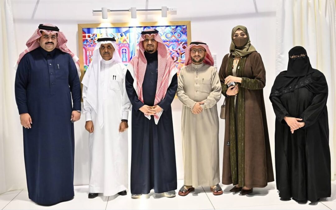 هيئة الصحفيين السعوديين بالدمام تزور معرض “الفن تجريد وتجديد”