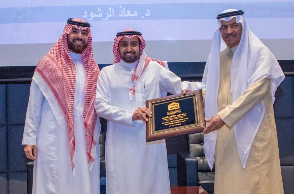 خلال ديوانية الأطباء …  متخصص في طب العيون محذراً: قللوا من استخدام الأجهزة الذكية لأطفالكم