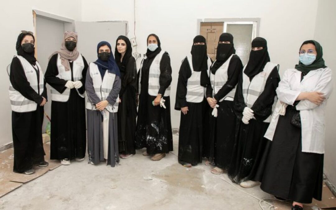 فريق كيب قوينق ينجح في الزيارات والتحاق العضوات بفن الرسم والفنون