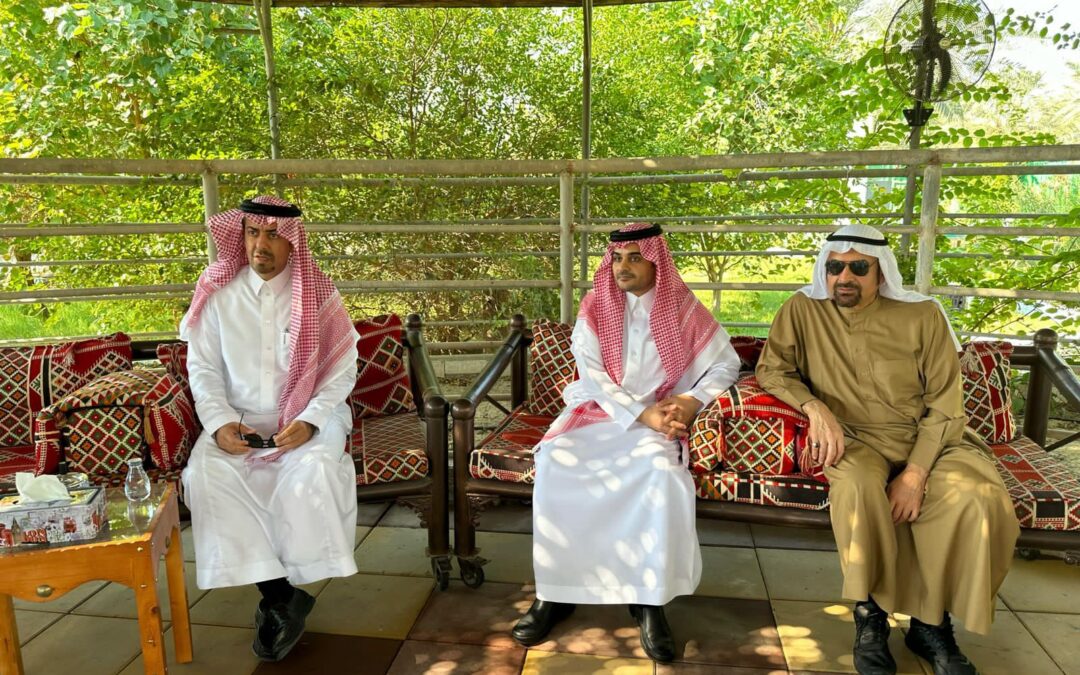 محافظ القطيف يطّلع على تجربة «عزيزة الغانم» في المنتجات «الريفية