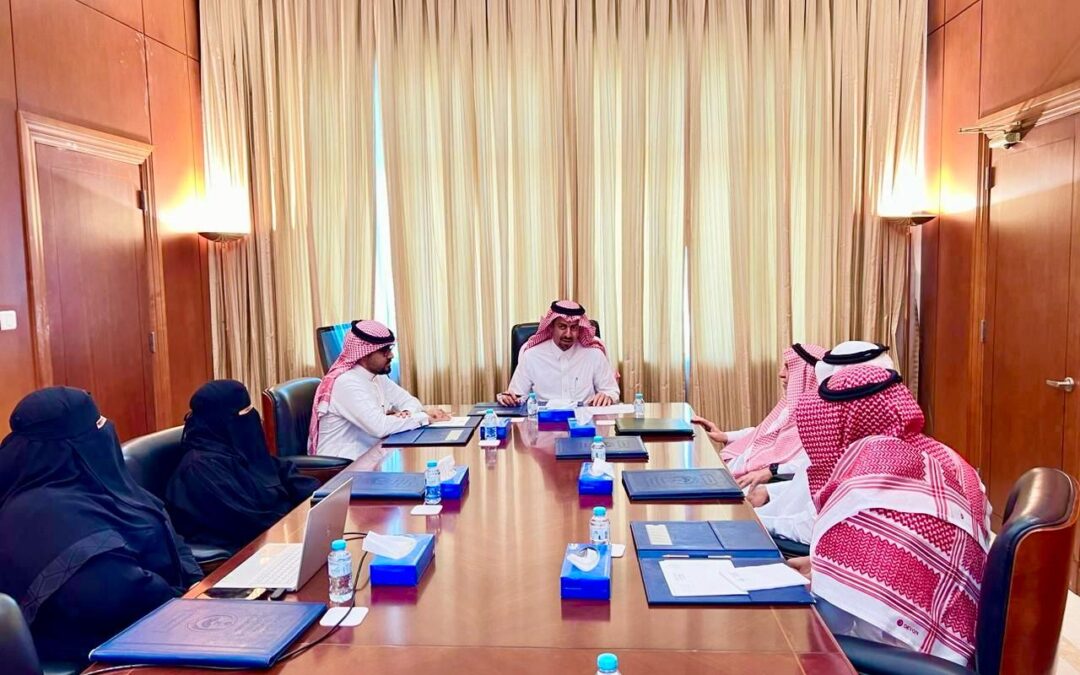 الخريف يلتقي رئيس جمعية التنمية الأهلية بصفوى.. ويطّلع على عرض تفصيلي لمبادرة «أحدث فرقًا»