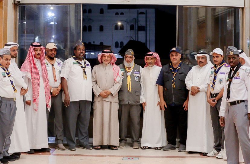 بحضور المشرف العام على فرع وزارة الإعلام بمكة “سعود الشيخي ” قادة ورواد من الكشافة السعودية يطلعون على أعمال مركز حي الحمراء ، وأنشطة كشافة شباب مكة 