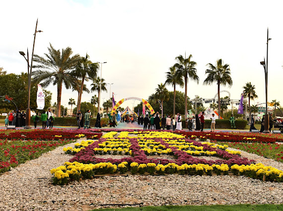 فيما يواصل فعالياته لليوم التاسع ..مهرجان الزهور الثالث بالقطيف مقصد لآلاف الزوار وسط تنوع في الفعاليات المتناسبة مع جميع شرائح المجتمع