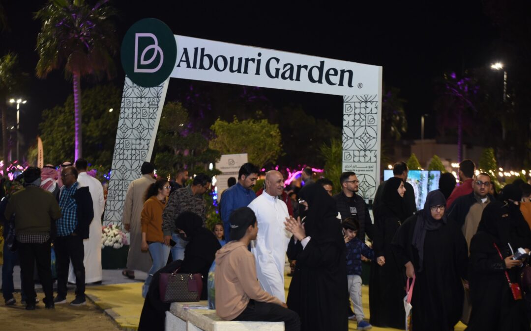 في مهرجان الزهور  .. زهور ومشاتل تجتذب محبي الزراعة