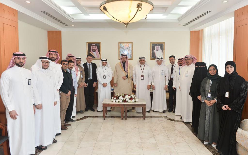 الخريف يلتقي رئيس وقيادات شبكة القطيف الصحية ويبارك تتويج الشبكة بـ5 جوائز مميّزة