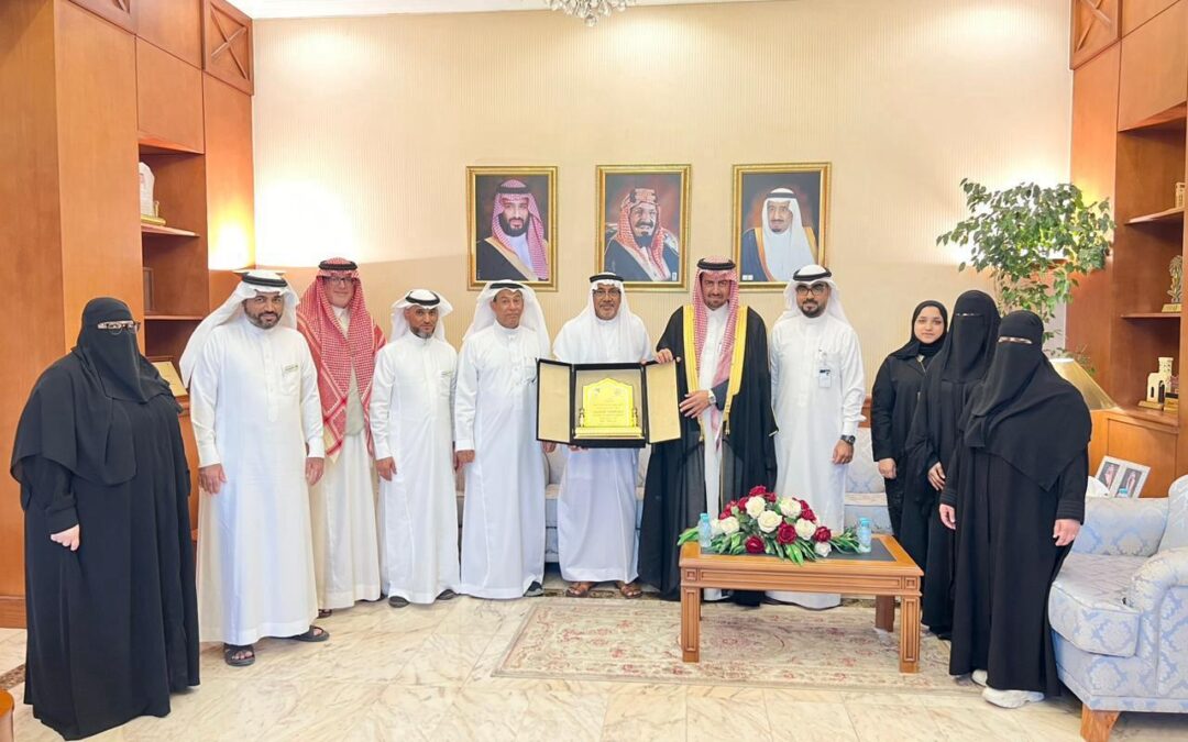 محافظ القطيف يلتقي رئيس وأعضاء تنمية الملاحة.. ويطّلع على عرض لبرامجها وأنشطتها