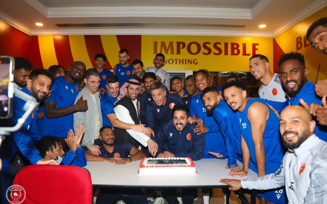 القادسية يواصل تدريباته للعدالة ويحتفي بالمدرب غونزاليس