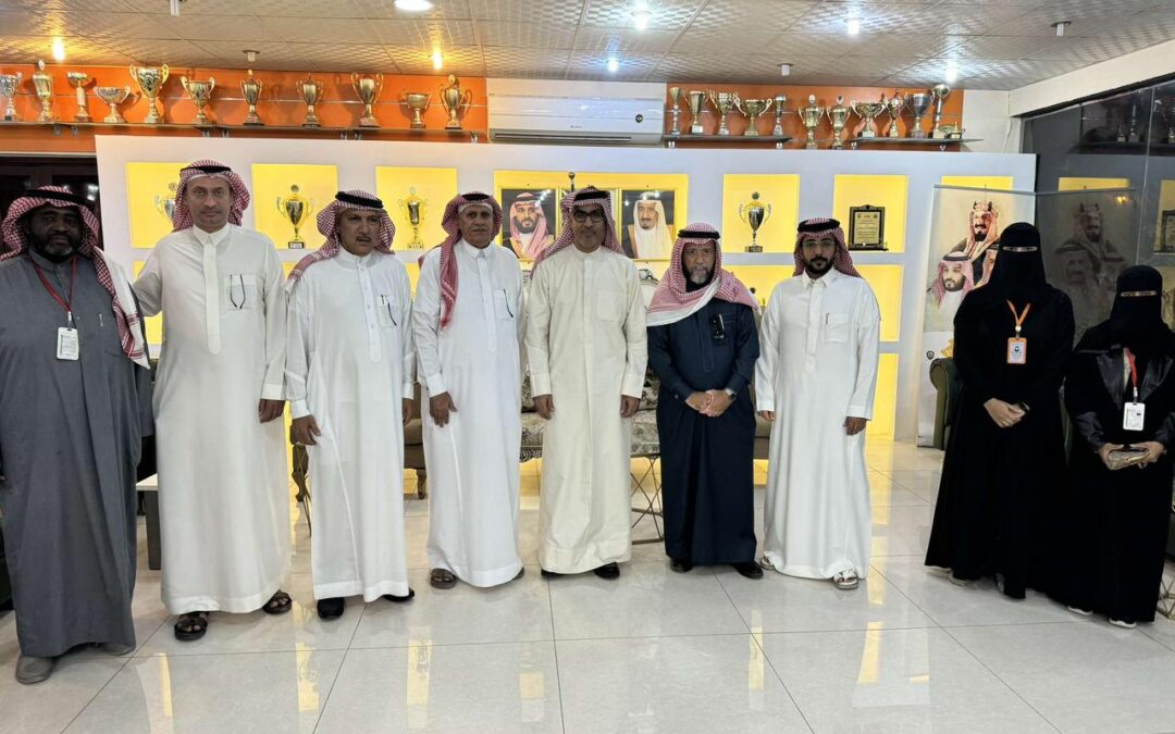 الكاتب والمؤلف حسن آل حمادة يقدم ندوه عن القراءة والكتاب في نادي الساحل الرياضي بعنك