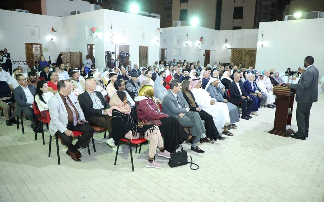 قصائد تفيض بالعاطفة الإنسانية في بيت الشعر بالشارقة