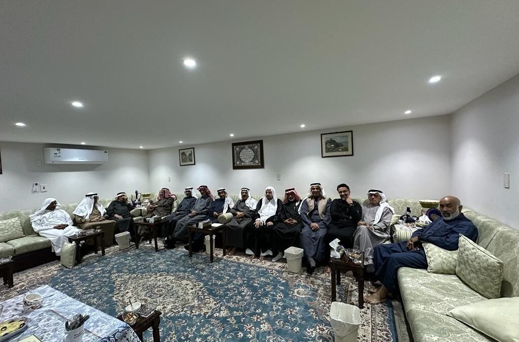 أعضاء مجلس إدارة خيرية تاروت في زيارة إلى الوجيه البصارة