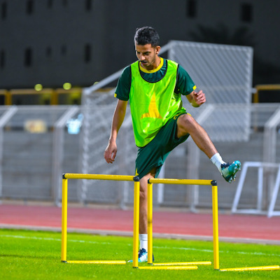 الخليج يواصل تدريباته