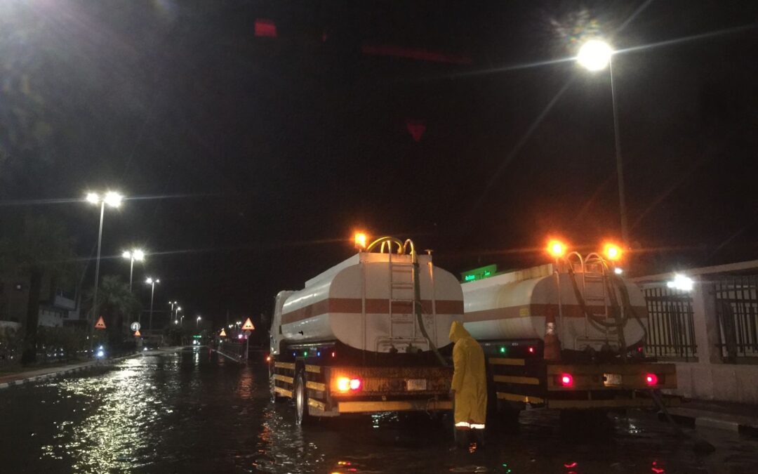 بلدية  رأس تنورة تنهي 90% من أعمال سحب مياه الأمطار بكمية تجاوزت 70000ألف م3 عن الحالة المطرية ليوم الأحد الماضي