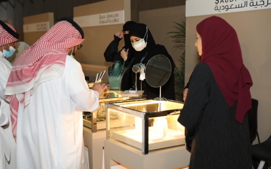 ٢٠ دولة تتنافس على عرض آخر إبداعاتها من الألماس والأحجار الكريمة في معرض صالون المجوهرات