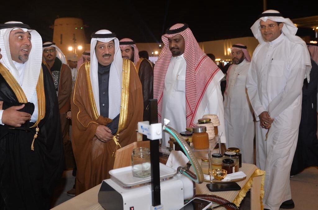 محافظ القطيف يرعى انطلاق النسخة الثالثة لـ«حرفيون».. في مشروع الرامس بوسط العوامية