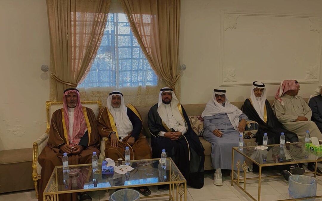 الأستاذ عبادي بن مساعد والأستاذ فيصل بن سعيد الزهراني يحتفلون بزواج ” الدكتور سيف “