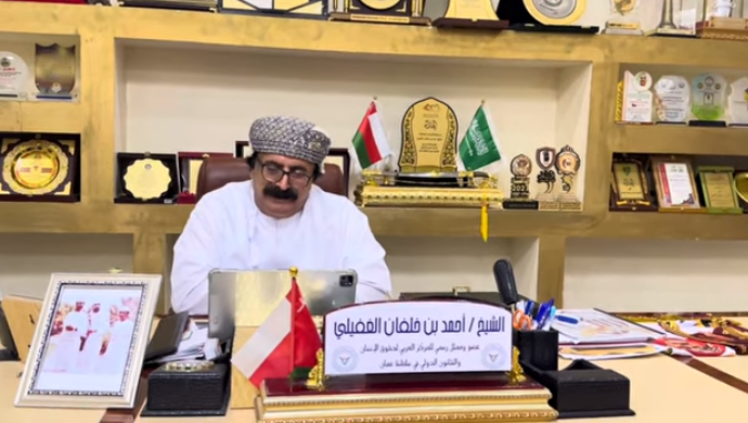 الشيخ أحمد بن خلفان الغفيلي يعزي الاستاذ إبراهيم صالح الغفيلي في وفاة والده