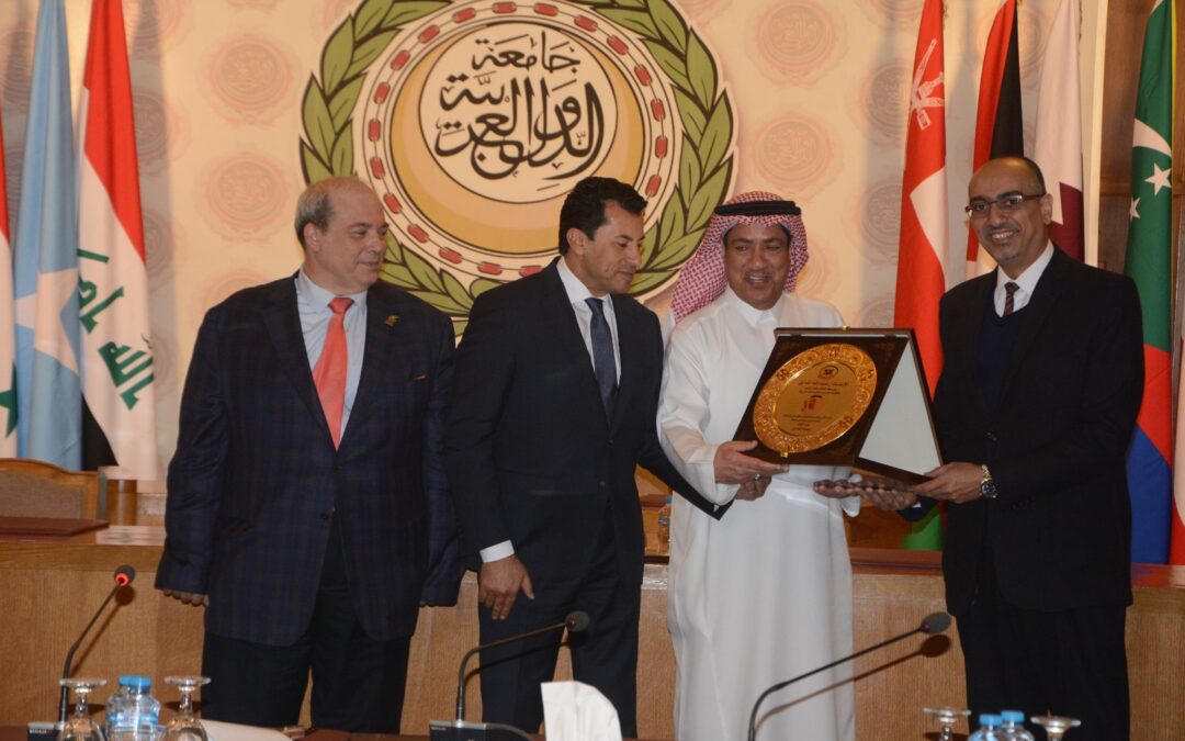 تقديراً لجهوده .. الجامعة العربية تكرم الدايل
