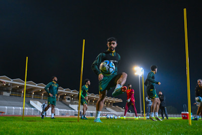 الخليج يواصل تدريباته