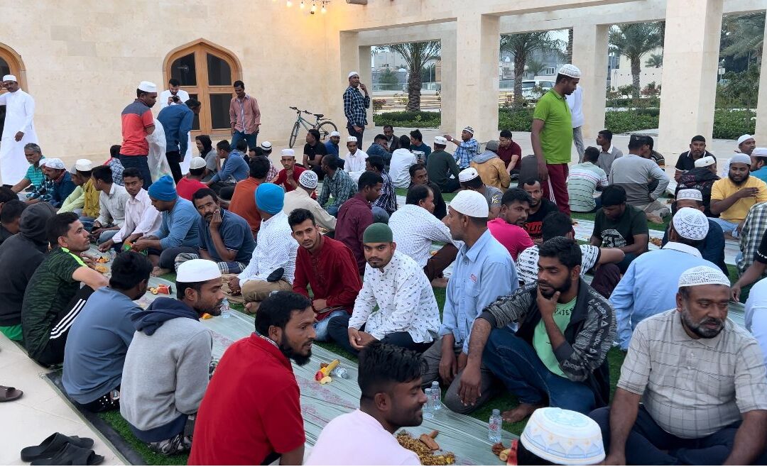 إفطار صائم يجمع ٤٠٠ مقيم في الرامس بوسط العوامية