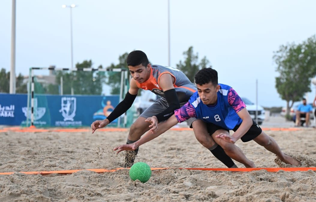 4 أندية تتأهل إلى نصف نهائي بطولة المملكة لكرة اليد الشاطئية للناشئين