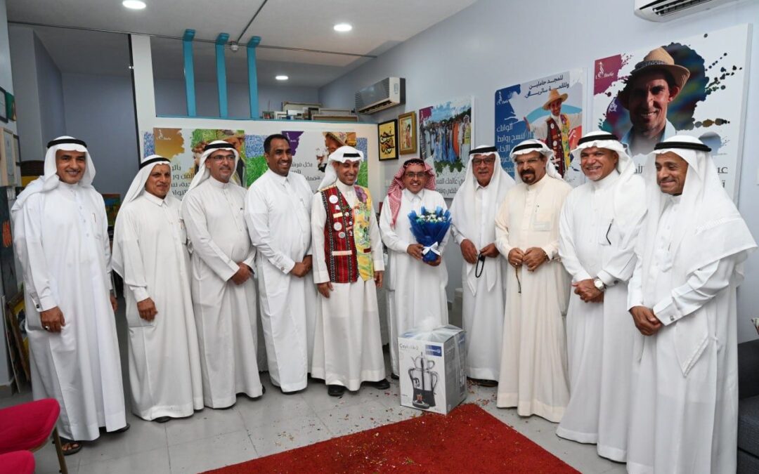 بعد حصوله على وسام الملك عبد العزيز من الدرجة الثالثة..مرسم المحبة والسلام يحتفي بالأحمد