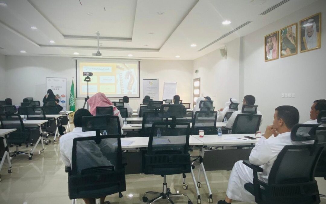 في البر الخيرية بسنابس وبتعاون مع ضمان القطيف.. ٢٦ متدرب في ورشة “أساسيات البحث الاجتماعي” لزهراء اخواهر