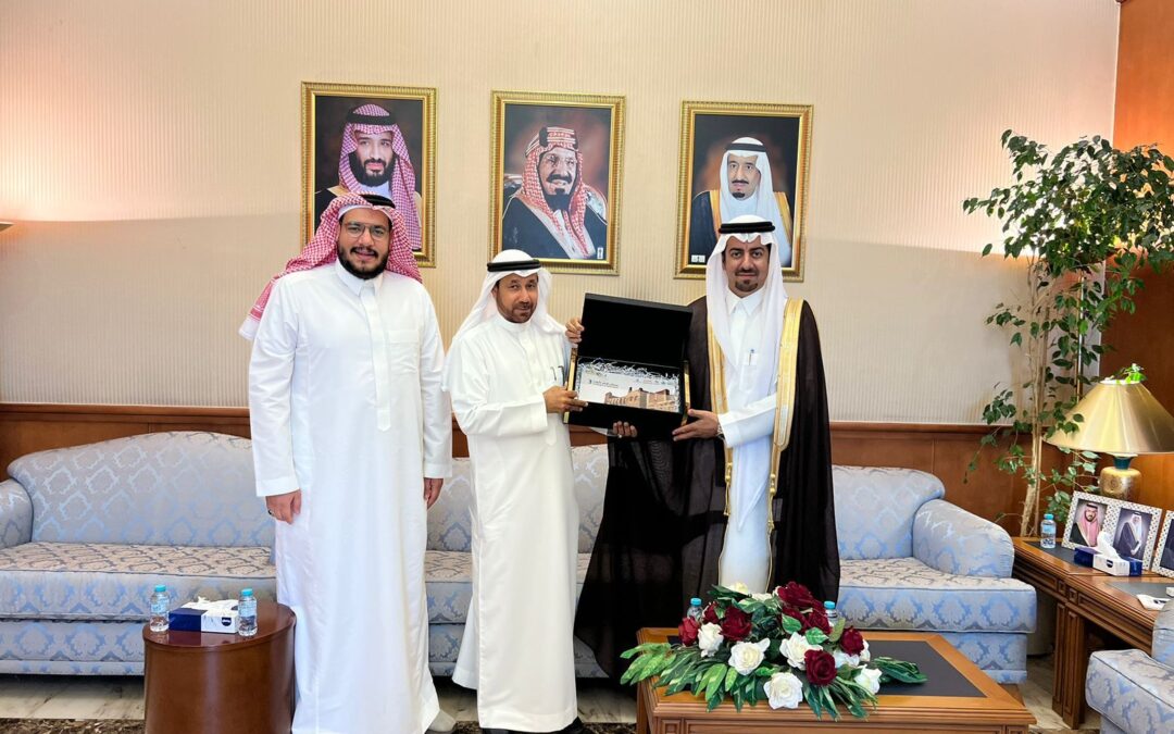 الخريف يلتقي رئيس جمعية تاروت.. ويطّلع على تقرير تفصيلي عن فعاليات «مبادرة بستان تاروت»