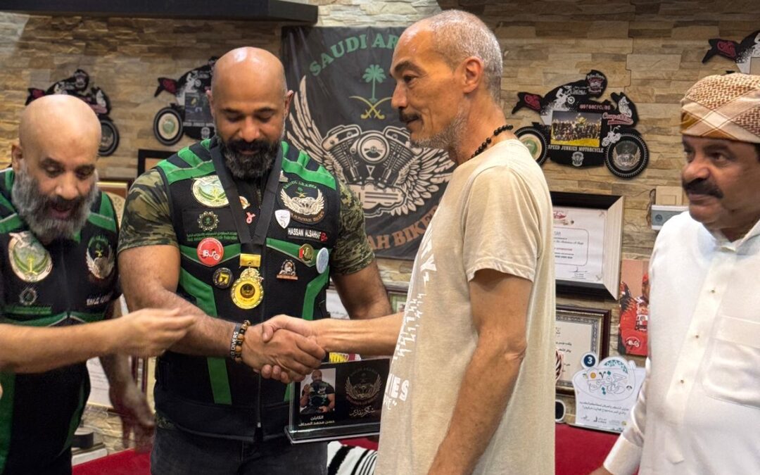 في أمسية جميلة .. دراجي المملكة يزورون الكابتن خالد الفرج والفريق يكرم حسن الصحاف
