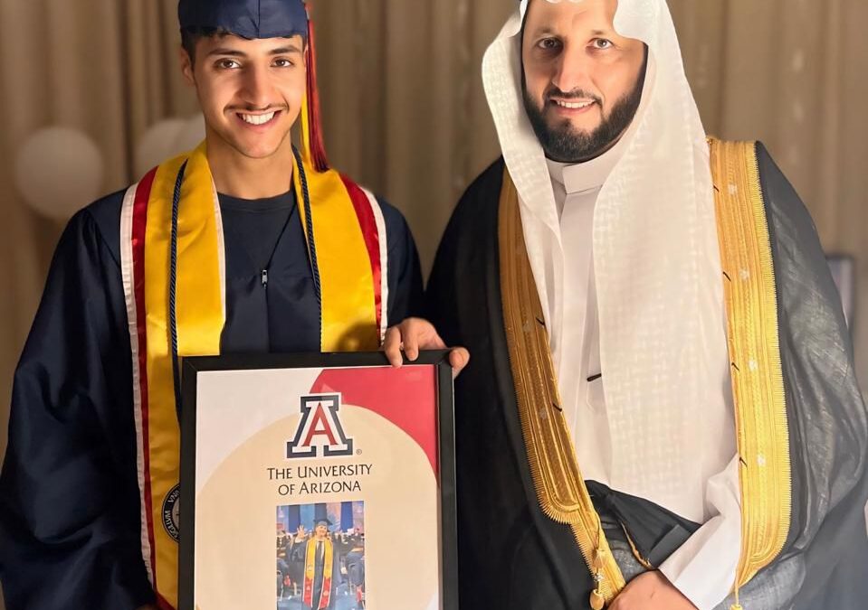 الدكتور سعيد بن عبدالله الزهراني يتلقى التهاني والتبريكات بمناسبة حصول ابنه ” عبدالله ” على شهادة البكالوريوس 