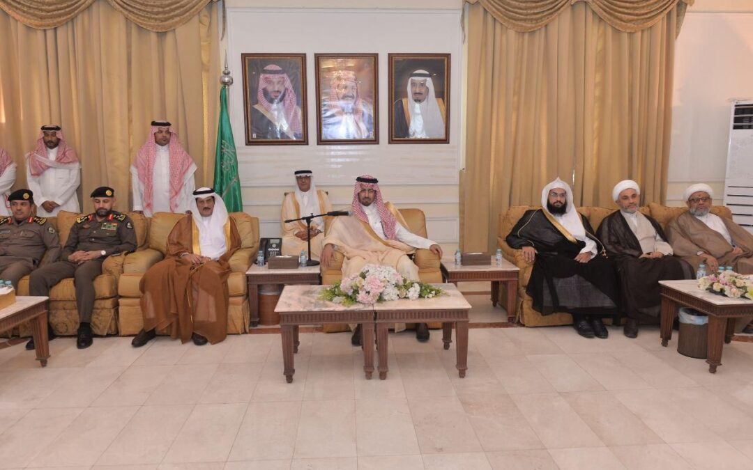 محافظ القطيف يلتقي جموع المهنئين بالأضحى المبارك.. ويهنئ القيادة بالعيد السعيد ونجاح موسم الحج