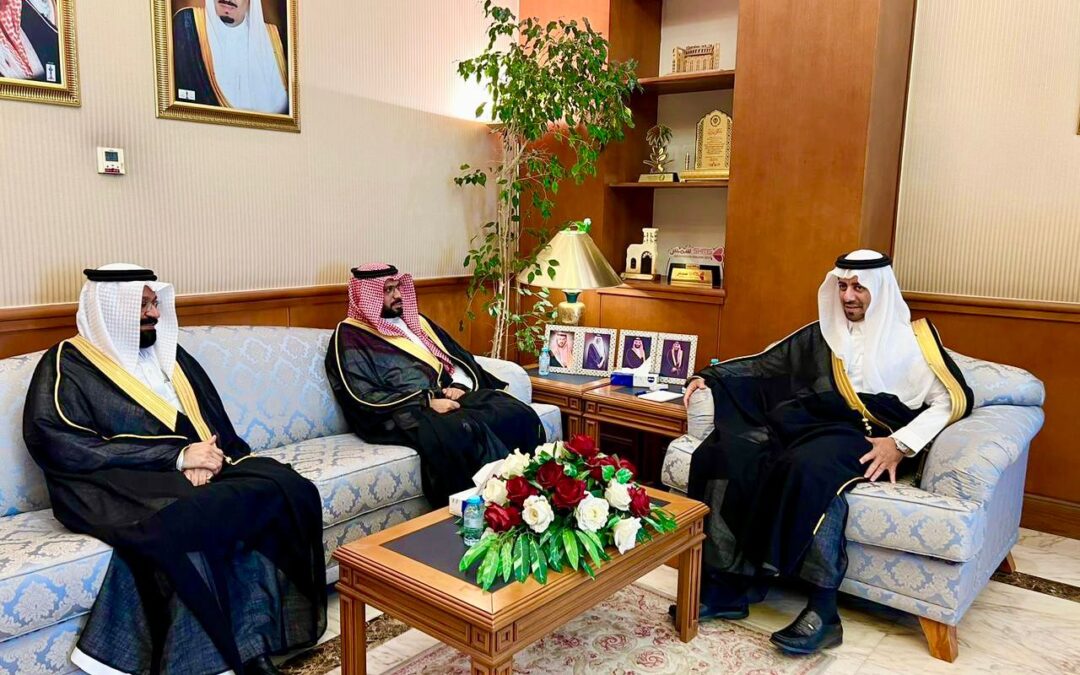 محافظ القطيف يلتقي مدير فرع وزارة البيئة والمياه والزراعة في المنطقة الشرقية