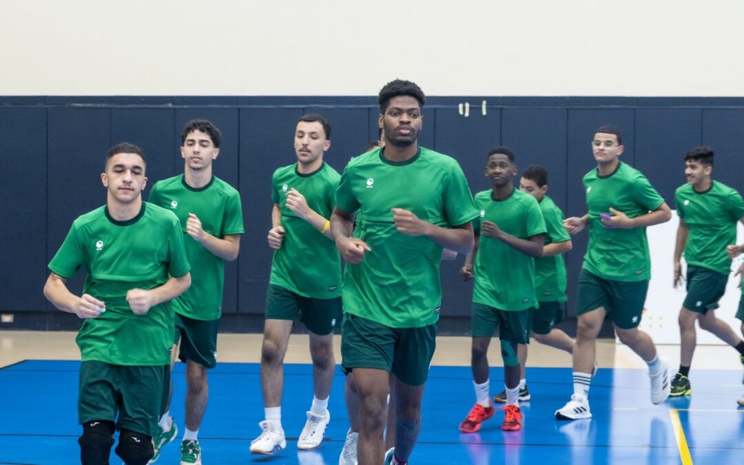 شكرهم على الانضباطية والحرص على تطوير مهاراتهم .. الزغيبي يزور معسكر المعدين و اللاعب الحر