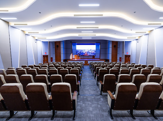 مسرح القادسية بمواصفات سينمائية عالية