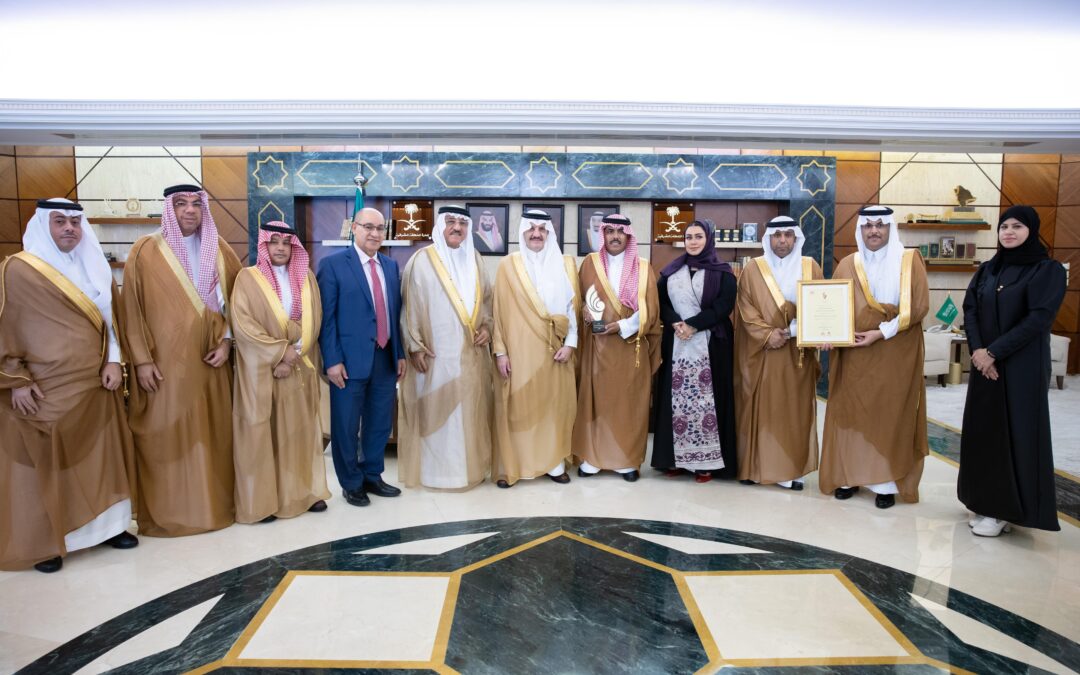 أمير الشرقية يستقبل الطلبة السعوديين الفائزين بجائزة البحرين للصحافة والإعلام